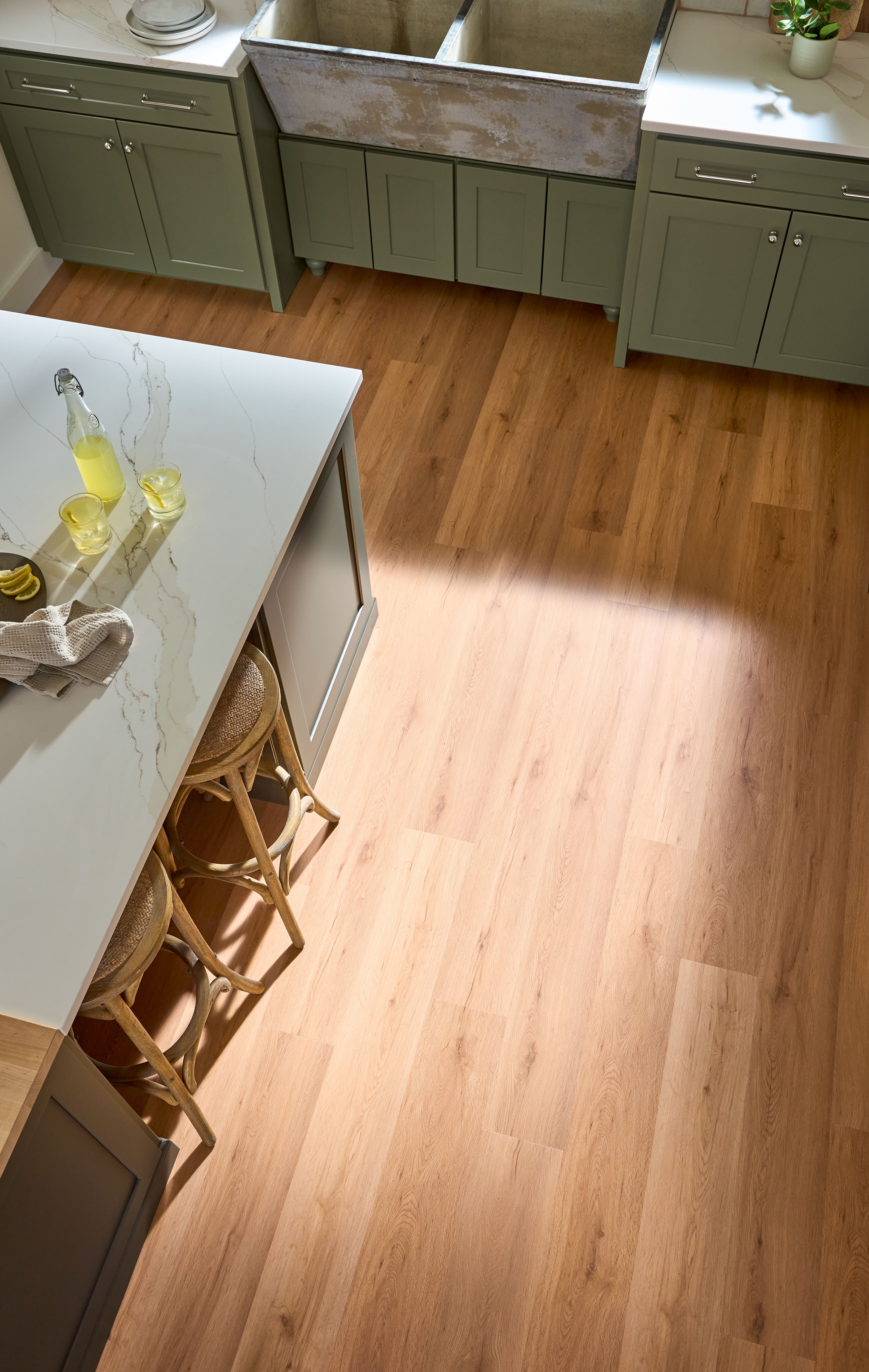 DLuxe Plank HDPC™ Signature, Homeland Heritage Briarcliff Luxury Vinyl Plank 1AH77004